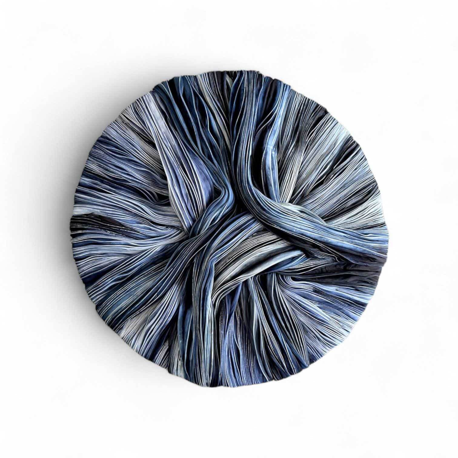 Circle of Currents by Pepa Martin